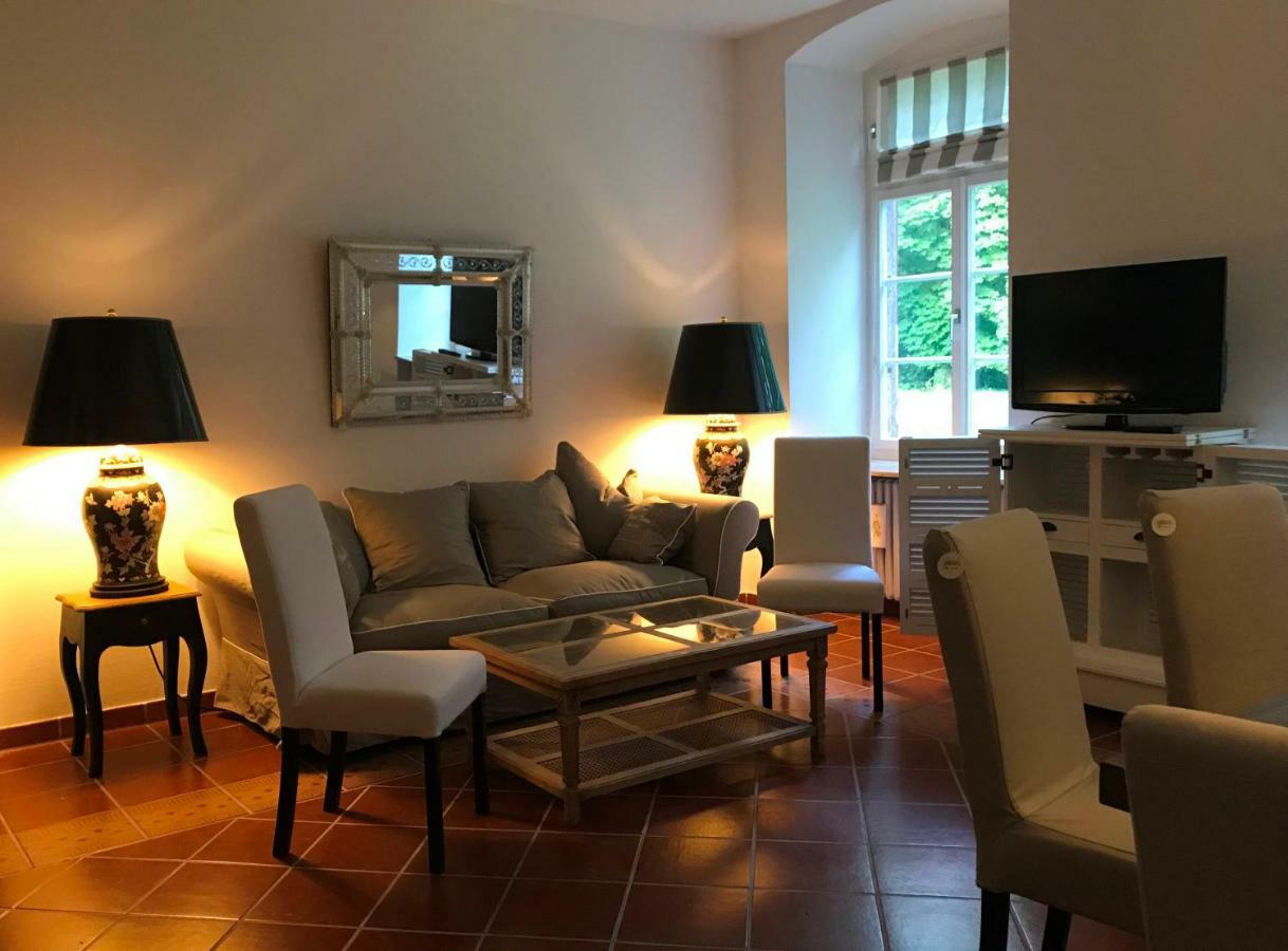 Elegantes Gaesteapartment Verano In Schloss Und Hofgut Langenzell Wiesenbach Exteriör bild